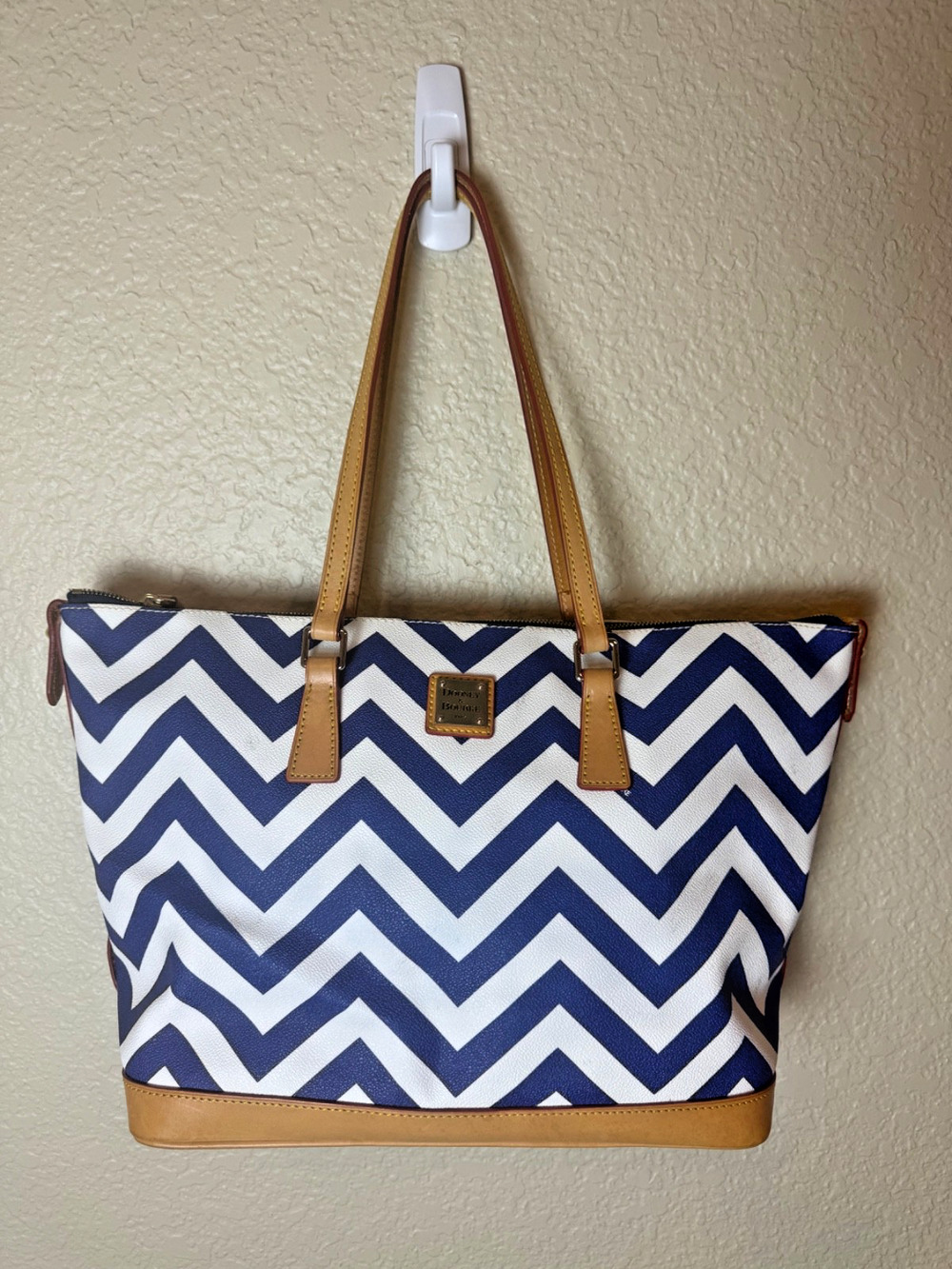 Dooney & Bourke Blue Navy White Chevron Vachetta Leather Tote Large
